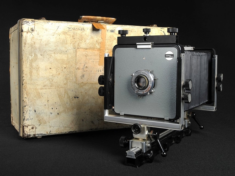 Wielkoformatowy aparat Ansela Adamsa trafi na aukcję